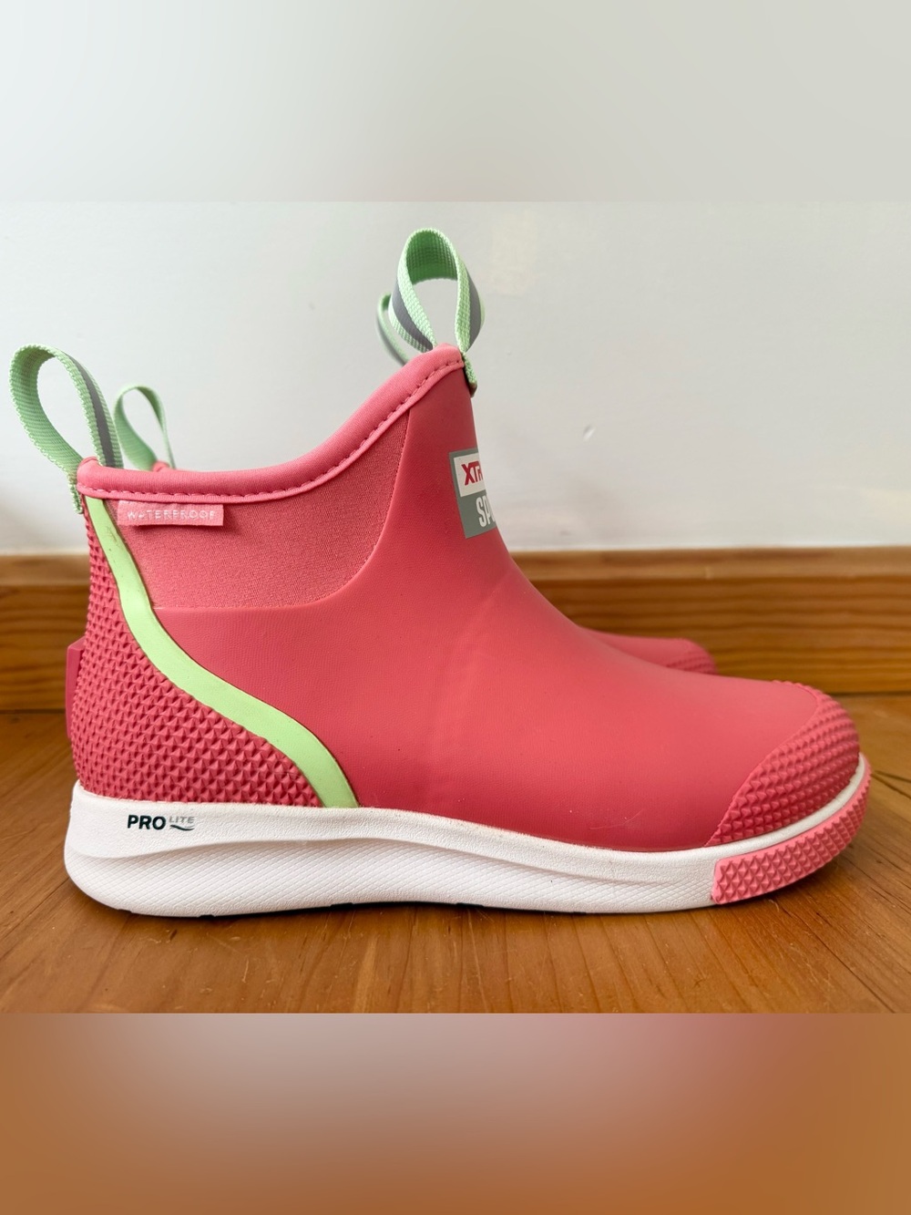 NEW XTRATUF Women's Women's Ankle Sport Deck Boot | Size 9 - Picture 2 of 13